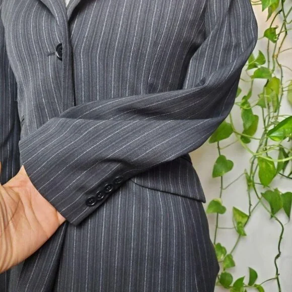 BCBG MaxAzria | Pinstripe Collared Single Breasted Contoured Blazer Jacket (S) - Picture 6 of 12